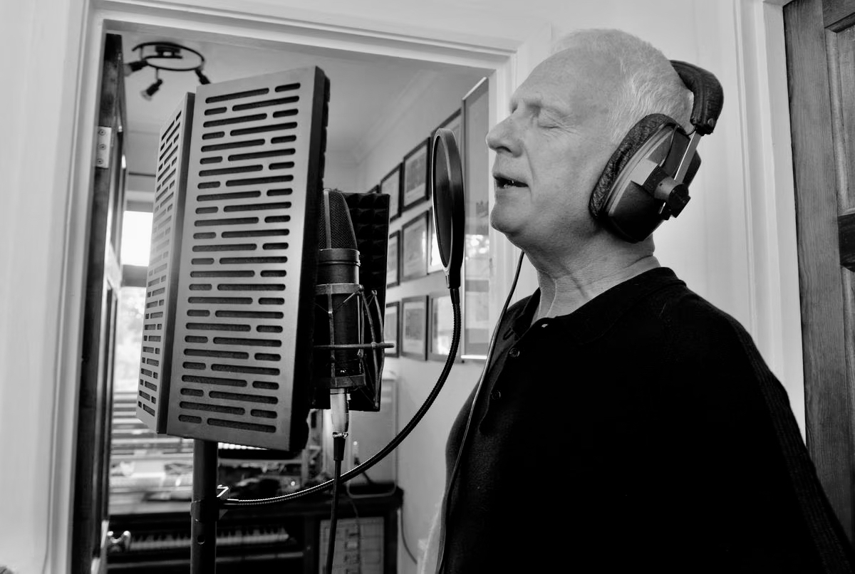 Paul Harper playing guitar